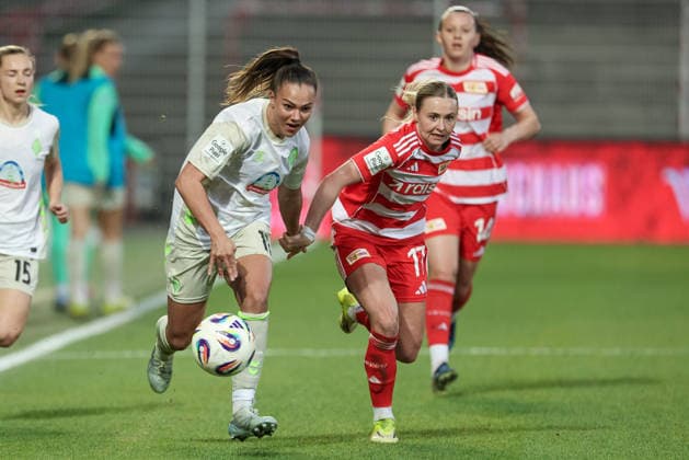 v.li.: Maja Sternad (SV Werder Bremen, 11) und Judith Steinert (1. FC Union Berlin, 17) im Zweikampf, Duell, Dynamik, Aktion, Action, Spielszene, DIE DFB-RICHTLINIEN UNTERSAGEN JEGLICHE NUTZUNG VON FOTOS ALS SEQUENZBILDER UND ODER VIDEOÄHNLICHE FOTOSTRECKEN. DFB REGULATIONS PROHIBIT ANY USE OF PHOTOGRAPHS AS IMAGE SEQUENCES AND OR QUASI-VIDEO., 23.03.2026, Berlin (Deutschland), Fussball, Google Pixel Frauen-Bundesliga, 1. FC Union Berlin - SV Werder Bremen