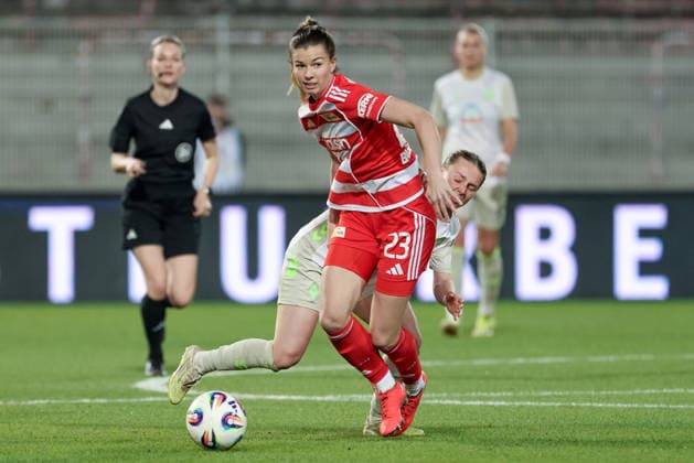 v.li.: Nele Bauereisen (1. FC Union Berlin, 23) und Chiara D Angelo (SV Werder Bremen, 2) im Zweikampf, Duell, Dynamik, Aktion, Action, Spielszene, DIE DFB-RICHTLINIEN UNTERSAGEN JEGLICHE NUTZUNG VON FOTOS ALS SEQUENZBILDER UND ODER VIDEOÄHNLICHE FOTOSTRECKEN. DFB REGULATIONS PROHIBIT ANY USE OF PHOTOGRAPHS AS IMAGE SEQUENCES AND OR QUASI-VIDEO., 23.03.2026, Berlin (Deutschland), Fussball, Google Pixel Frauen-Bundesliga, 1. FC Union Berlin - SV Werder Bremen