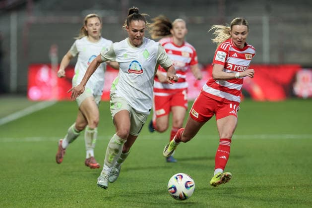 v.li.: Maja Sternad (SV Werder Bremen, 11) und Judith Steinert (1. FC Union Berlin, 17) im Zweikampf, Duell, Dynamik, Aktion, Action, Spielszene, DIE DFB-RICHTLINIEN UNTERSAGEN JEGLICHE NUTZUNG VON FOTOS ALS SEQUENZBILDER UND ODER VIDEOÄHNLICHE FOTOSTRECKEN. DFB REGULATIONS PROHIBIT ANY USE OF PHOTOGRAPHS AS IMAGE SEQUENCES AND OR QUASI-VIDEO., 23.03.2026, Berlin (Deutschland), Fussball, Google Pixel Frauen-Bundesliga, 1. FC Union Berlin - SV Werder Bremen