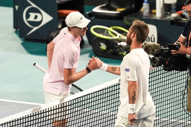 March 23, 2026, Miami Gardens, Florida, USA: Jannick Sinner (ITA) (L) shakes hands with Corentin Moutet (FRA) during the men s third round singles match at the 2026 Miami Open presented by Itau at Hard Rock Stadium. Miami Gardens USA - ZUMAw109 20260323_fap_w109_051 Copyright: xDebbyxWongx
