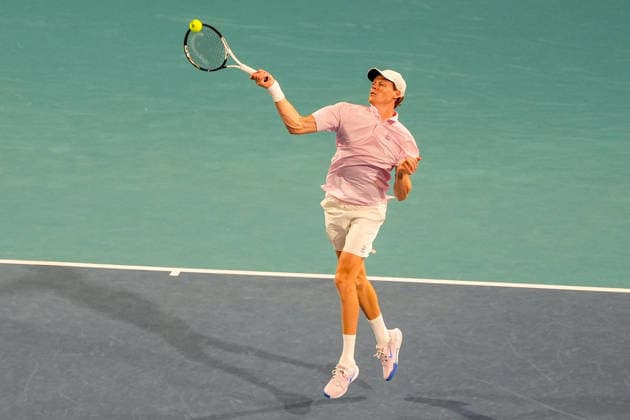 March 23, 2026, Miami Gardens, Florida, USA: Jannick Sinner (ITA) returns a shot to Corentin Moutet (not pictured) during the men s third round singles match at the 2026 Miami Open presented by Itau at Hard Rock Stadium. TENNIS 2026: Miami Open.  - ZUMAw109 20260323_fap_w109_055 Copyright: xDebbyxWongx