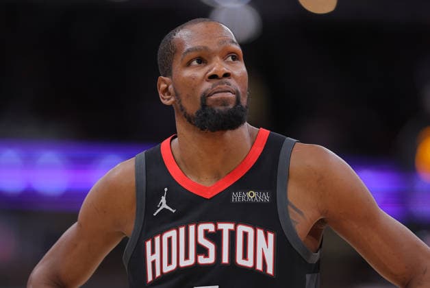 CHICAGO, IL - MARCH 23: Kevin Durant 7 of the Houston Rockets looks on during the first half against the Chicago Bulls on March 23, 2026 at the United Center in Chicago, Illinois. (Photo by Melissa Tamez Icon Sportswire) NBA, Basketball Herren, USA MAR 23 Houston Rockets at Chicago Bulls EDITORIAL USE ONLY Icon260323009