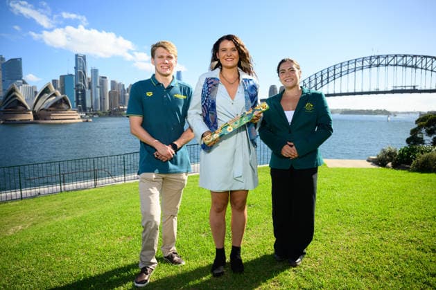 COMMONWEALTH GAMES KINGS BATON RELAY RECEPTION, Kalkadoon artist and baton designer Chern™ee Sutton (centre) poses for a photo with the King™s Baton and athletes Timothy Hodge and Georgia Godwin during a reception, ahead of the Glasgow 2026 Commonwealth Games at Admiralty House, in Sydney, Tuesday, March 24, 2026. ( NO ARCHIVING SYDNEY NEW SOUTH WALES AUSTRALIA  Copyright: xDANxHIMBRECHTSx 20260324159993385213