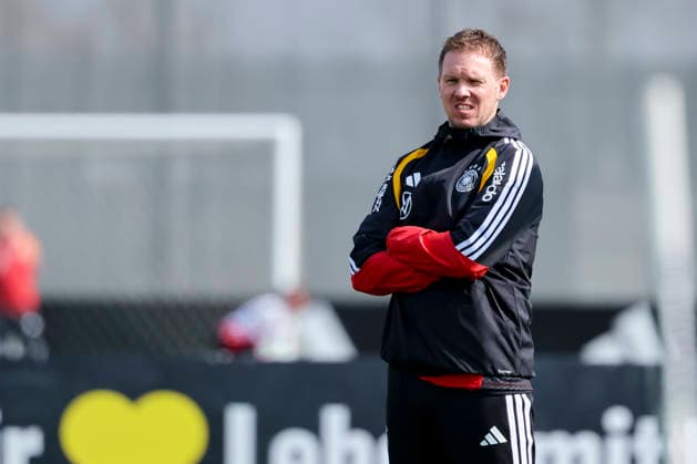 Bundestrainer Julian Nagelsmann (Germany) schaut, , Training der deutschen Fussball Nationalmannschaft, Home Ground am 24. March 2026 in Herzogenaurach, Deutschland. (Foto von Marco Steinbrenner DeFodi Images) Bundestrainer Julian Nagelsmann (Germany) looks on, , Training der deutschen Fussball Nationalmannschaft, Home Ground, March 24, 2026 in Herzogenaurach, Germany. (Photo by Marco Steinbrenner DeFodi Images) -