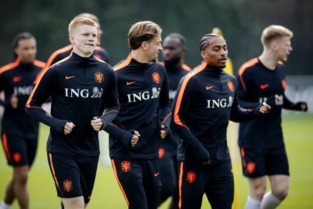 ZEIST - Kees Smit (l) during a training session of the Dutch national team, Nationalteam in the week leading up to a friendly match against Norway. KOEN VAN WEEL ANP xVIxANPxSportx xxANPxIVx 554240602 originalFilename: 554240602.jpg