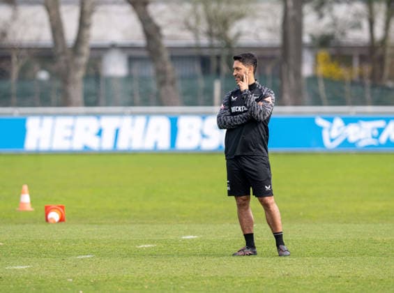 Fussball, Herren, Saison 2025 26, 2. Bundesliga, Hertha BSC, Training, Hospitant Malik Fathi (Co-Trainer, VfB Stuttgart), 24.03. 2026,