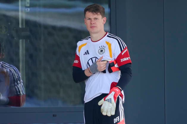 Torhueter Alexander Nuebel (Germany) schaut, , Training der deutschen Fussball Nationalmannschaft, Home Ground am 24. March 2026 in Herzogenaurach, Deutschland. (Foto von Marco Steinbrenner DeFodi Images) Torhueter Alexander Nuebel (Germany) looks on, , Training der deutschen Fussball Nationalmannschaft, Home Ground, March 24, 2026 in Herzogenaurach, Germany. (Photo by Marco Steinbrenner DeFodi Images) -