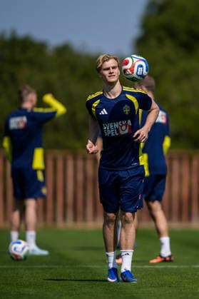 260324 Lucas Bergvall of the Swedish national football team during a training session on March 24, 2026 in Valencia. Photo: Joel Marklund BILDBYRAN kod JM JM0805 bbeng fotboll football soccer fotball vm-kval FIFA World Cup, WM, Weltmeisterschaft, Fussball qualifier qualifier träning practice training sverige sweden sverige a Copyright: JOELxMARKLUND BB260324JM026