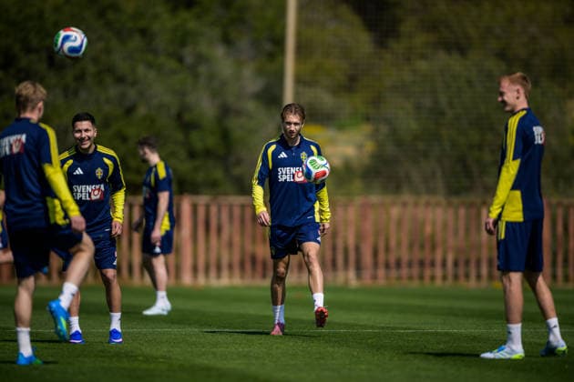 260324 Roony Bardghji and Benjamin Nygren of the Swedish national football team during a training session on March 24, 2026 in Valencia. Photo: Joel Marklund BILDBYRAN kod JM JM0805 bbeng fotboll football soccer fotball vm-kval FIFA World Cup, WM, Weltmeisterschaft, Fussball qualifier qualifier träning practice training sverige sweden sverige a Copyright: JOELxMARKLUND BB260324JM027