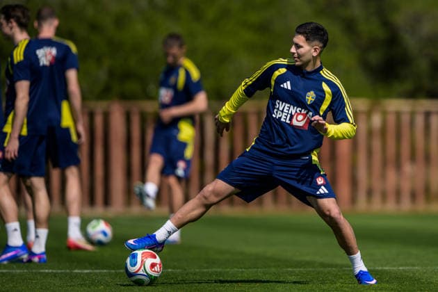 260324 Roony Bardghji of the Swedish national football team during a training session on March 24, 2026 in Valencia. Photo: Joel Marklund BILDBYRAN kod JM JM0805 bbeng fotboll football soccer fotball vm-kval FIFA World Cup, WM, Weltmeisterschaft, Fussball qualifier qualifier träning practice training sverige sweden sverige a Copyright: JOELxMARKLUND BB260324JM029