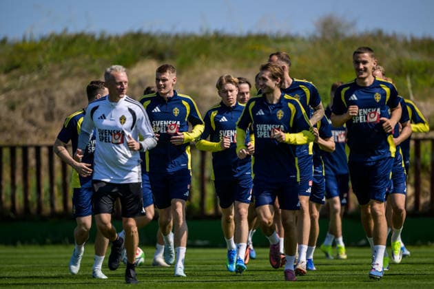260324 Eric Smith and Daniel Svensson of the Swedish national football team during a training session on March 24, 2026 in Valencia. Photo: Joel Marklund BILDBYRAN kod JM JM0805 bbeng fotboll football soccer fotball vm-kval FIFA World Cup, WM, Weltmeisterschaft, Fussball qualifier qualifier träning practice training sverige sweden sverige a Copyright: JOELxMARKLUND BB260324JM036