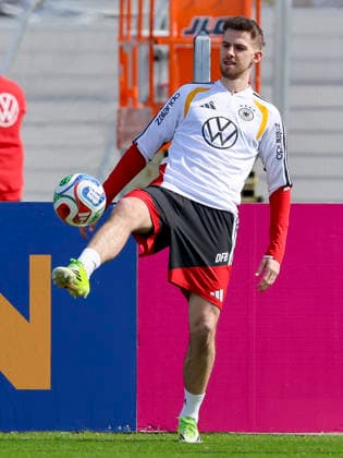 Anton Stach (Germany) kontrolliert den Ball, , Training der deutschen Fussball Nationalmannschaft, Home Ground am 24. March 2026 in Herzogenaurach, Deutschland. (Foto von Marco Steinbrenner DeFodi Images) Anton Stach (Germany) controls the ball, , Training der deutschen Fussball Nationalmannschaft, Home Ground, March 24, 2026 in Herzogenaurach, Germany. (Photo by Marco Steinbrenner DeFodi Images) -