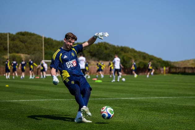 260324 Goalkeeper Melker Ellborg of the Swedish national football team during a training session on March 24, 2026 in Valencia. Photo: Joel Marklund BILDBYRAN kod JM JM0805 bbeng fotboll football soccer fotball vm-kval FIFA World Cup, WM, Weltmeisterschaft, Fussball qualifier qualifier träning practice training sverige sweden sverige a Copyright: JOELxMARKLUND BB260324JM039