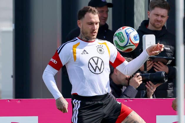 David Raum (Germany) kontrolliert den Ball, , Training der deutschen Fussball Nationalmannschaft, Home Ground am 24. March 2026 in Herzogenaurach, Deutschland. (Foto von Marco Steinbrenner DeFodi Images) David Raum (Germany) controls the ball, , Training der deutschen Fussball Nationalmannschaft, Home Ground, March 24, 2026 in Herzogenaurach, Germany. (Photo by Marco Steinbrenner DeFodi Images) -
