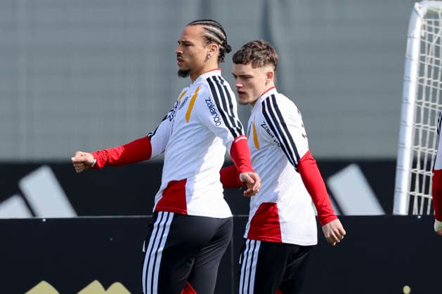 Leroy Sane (Germany) und Florian Wirtz (Germany) waermen sich auf, , Training der deutschen Fussball Nationalmannschaft, Home Ground am 24. March 2026 in Herzogenaurach, Deutschland. (Foto von Marco Steinbrenner DeFodi Images) Leroy Sane (Germany) und Florian Wirtz (Germany) warm up, , Training der deutschen Fussball Nationalmannschaft, Home Ground, March 24, 2026 in Herzogenaurach, Germany. (Photo by Marco Steinbrenner DeFodi Images) -