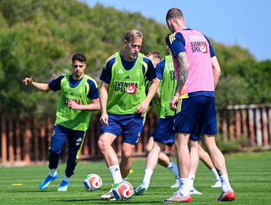 VALENCIA 20260324 i det svenska fotbollslandslaget under dagens träning pa träningsanläggningen utanför Valencia inför torsdagens VM-kval playoff mot Ukraina. VALENCIA SPANIEN x10030x