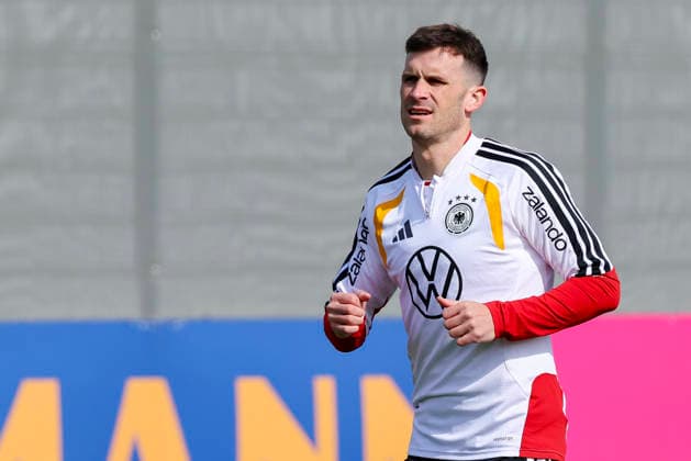 Pascal Gross (Germany) schaut, , Training der deutschen Fussball Nationalmannschaft, Home Ground am 24. March 2026 in Herzogenaurach, Deutschland. (Foto von Marco Steinbrenner DeFodi Images) Pascal Gross (Germany) looks on, , Training der deutschen Fussball Nationalmannschaft, Home Ground, March 24, 2026 in Herzogenaurach, Germany. (Photo by Marco Steinbrenner DeFodi Images) -