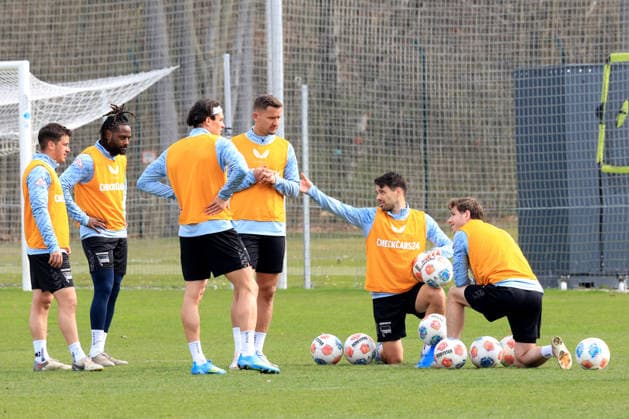 DEU, DFL, 2. FBL Hertha BSC, Training, 24.03.2026, Sportforum, Berlin, DEU, DFL, 2. FBL Hertha BSC, Training, im Bild Hertha-Spielerkreis, Fabian Reese (Hertha BSC Berlin 11), Diego Demme (Hertha BSC Berlin 6), Deyovaisio Zeefuik (Hertha BSC Berlin 42), Paul Seguin (Hertha BSC Berlin 30), Josip Brekalo (Hertha BSC Berlin 7), Linus Gechter (Hertha BSC Berlin 44) DFL - regulations prohibit any use of Photographs as image sequences and or quasi-video