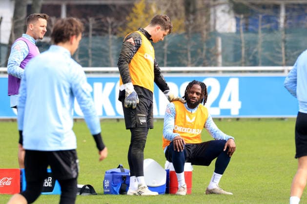 DEU, DFL, 2. FBL Hertha BSC, Training, 24.03.2026, Sportforum, Berlin, DEU, DFL, 2. FBL Hertha BSC, Training, im Bild Deyovaisio Zeefuik (Hertha BSC Berlin 42), Tjark Ernst (Hertha BSC Berlin 1) DFL - regulations prohibit any use of Photographs as image sequences and or quasi-video