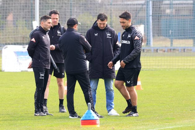 DEU, DFL, 2. FBL Hertha BSC, Training, 24.03.2026, Sportforum, Berlin, DEU, DFL, 2. FBL Hertha BSC, Training, im Bild Cheftrainer Stefan Leitl (Hertha BSC Berlin), Trainer Kreis mit Co-Trainer Malik Fathi , Benjamin Weber (Sportdirektor, Hertha BSC Berlin), Konditionstrainer Hendrik Kuchno (Hertha BSC Berlin), Michael Hartmann DFL - regulations prohibit any use of Photographs as image sequences and or quasi-video