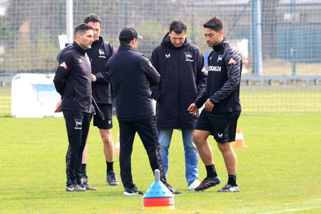 DEU, DFL, 2. FBL Hertha BSC, Training, 24.03.2026, Sportforum, Berlin, DEU, DFL, 2. FBL Hertha BSC, Training, im Bild Cheftrainer Stefan Leitl (Hertha BSC Berlin), Trainer Kreis mit Co-Trainer Malik Fathi , Benjamin Weber (Sportdirektor, Hertha BSC Berlin), Konditionstrainer Hendrik Kuchno (Hertha BSC Berlin), Michael Hartmann DFL - regulations prohibit any use of Photographs as image sequences and or quasi-video