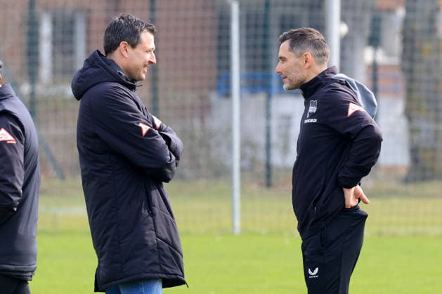 DEU, DFL, 2. FBL Hertha BSC, Training, 24.03.2026, Sportforum, Berlin, DEU, DFL, 2. FBL Hertha BSC, Training, im Bild Cheftrainer Stefan Leitl (Hertha BSC Berlin), Benjamin Weber (Sportdirektor, Hertha BSC Berlin) DFL - regulations prohibit any use of Photographs as image sequences and or quasi-video