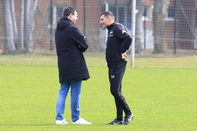 DEU, DFL, 2. FBL Hertha BSC, Training, 24.03.2026, Sportforum, Berlin, DEU, DFL, 2. FBL Hertha BSC, Training, im Bild Cheftrainer Stefan Leitl (Hertha BSC Berlin), Benjamin Weber (Sportdirektor, Hertha BSC Berlin) DFL - regulations prohibit any use of Photographs as image sequences and or quasi-video