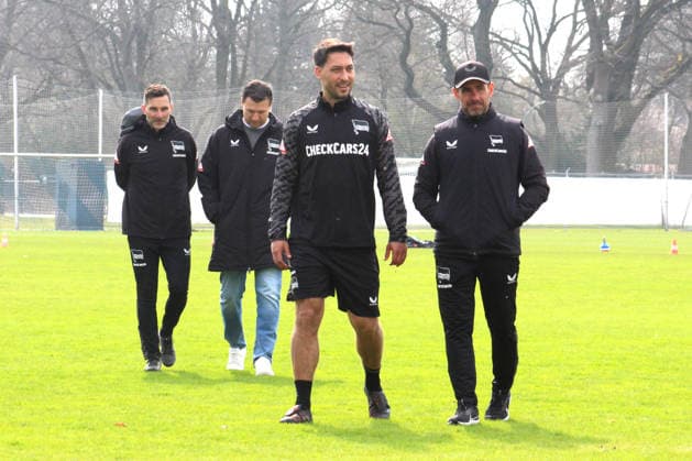 DEU, DFL, 2. FBL Hertha BSC, Training, 24.03.2026, Sportforum, Berlin, DEU, DFL, 2. FBL Hertha BSC, Training, im Bild Cheftrainer Stefan Leitl (Hertha BSC Berlin), , Benjamin Weber (Sportdirektor, Hertha BSC Berlin), Michael Hartmann, Malik Fathi DFL - regulations prohibit any use of Photographs as image sequences and or quasi-video