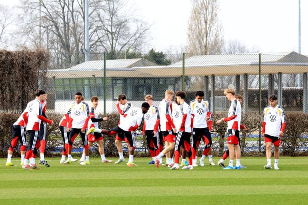 DEU, DFB U20 Nationalmannschaft, Training, 24.03.2026, Sportforum, Berlin, DEU, DFB U20 Nationalmannschaft, Training, im Bild: Spielerkreis DFL - regulations prohibit any use of Photographs as image sequences and or quasi-video