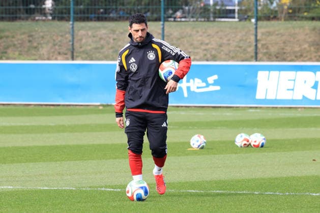 DEU, DFB U20 Nationalmannschaft, Training, 24.03.2026, Sportforum, Berlin, DEU, DFB U20 Nationalmannschaft, Training, im Bild: Trainer Lars Stindl DFL - regulations prohibit any use of Photographs as image sequences and or quasi-video