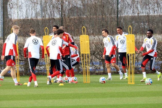 DEU, DFB U20 Nationalmannschaft, Training, 24.03.2026, Sportforum, Berlin, DEU, DFB U20 Nationalmannschaft, Training, im Bild: Spielerkreis DFL - regulations prohibit any use of Photographs as image sequences and or quasi-video