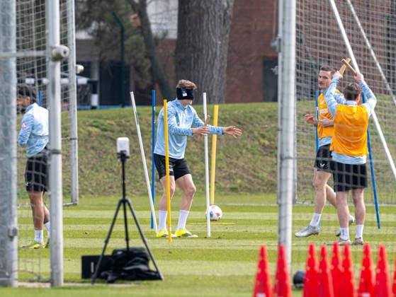 Fussball, Herren, Saison 2025 26, 2. Bundesliga, Hertha BSC, Training, v.l. Kevin Sessa (Hertha BSC), Luca Schuler (Hertha BSC), Niklas Kolbe (Hertha BSC), Leon Jensen (Hertha BSC), 24.03. 2026,