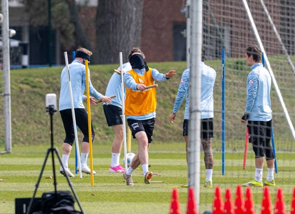 Fussball, Herren, Saison 2025 26, 2. Bundesliga, Hertha BSC, Training, v.l. Julian Eitschberger (Hertha BSC), Leon Jensen (Hertha BSC), Kevin Sessa (Hertha BSC), Michal Karbownik (Hertha BSC), 24.03. 2026,