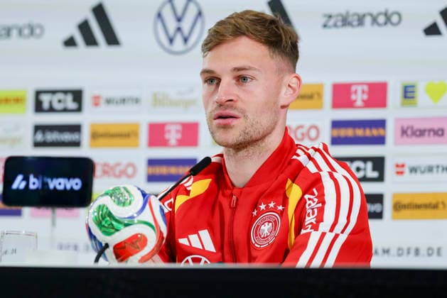 Joshua Kimmich (Germany) stellt sich bei der Pressekonferenz den Fragen der Journalisten, , Pressekonferenz mit Joshua Kimmich, Homeground am 24. March 2026 in Herzogenaurach, Deutschland. (Foto von Marco Steinbrenner DeFodi Images) Joshua Kimmich (Germany) answers journalists questions at the press conference, PK, Pressekonferenz , Pressekonferenz mit Joshua Kimmich, Home Ground, March 24, 2026 in Herzogenaurach, Germany. (Photo by Marco Steinbrenner DeFodi Images) -