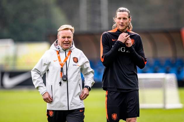 ZEIST - (lr) Netherlands national team, Nationalteam coach Ronald Koeman and Wout Weghorst of the Netherlands during the training of the Dutch national football team at the KNVB Campus in the run-up to the World Cup friendly against Norway on March 24, 2026 in Zeist, the Netherlands. (Photo by Stefan Koops EYE4IMAGES DeFodi Images) -