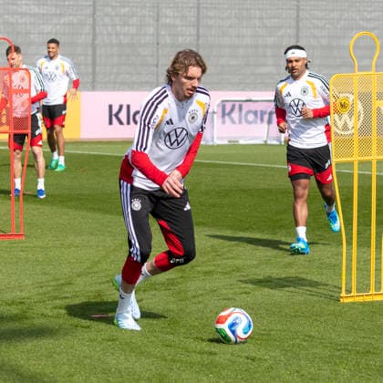 Reportage 24.03.2026 Erstes Training der Männer Fußball Nationalmannschaft bei adidas in Herzogenaurach vor den Länderspielen gegen die Schweiz und Ghana Nick Woltemade am Ball Herzogenaurach Bayern Deutschland