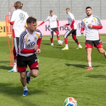 Reportage 24.03.2026 Erstes Training der Männer Fußball Nationalmannschaft bei adidas in Herzogenaurach vor den Länderspielen gegen die Schweiz und Ghana Joshua Kimmich am Ball Herzogenaurach Bayern Deutschland