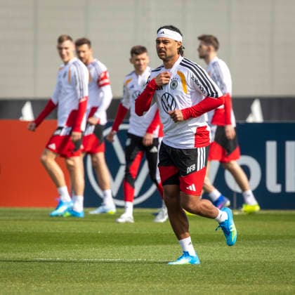Reportage 24.03.2026 Erstes Training der Männer Fußball Nationalmannschaft bei adidas in Herzogenaurach vor den Länderspielen gegen die Schweiz und Ghana Im Vordergrund Serge Gnabry Herzogenaurach Bayern Deutschland