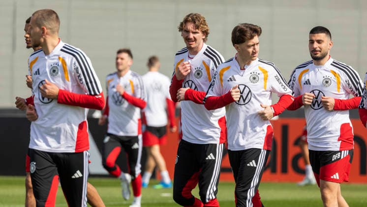 Reportage 24.03.2026 Erstes Training der Männer Fußball Nationalmannschaft bei adidas in Herzogenaurach vor den Länderspielen gegen die Schweiz und Ghana Rechts von Links: Nick Woltemade, Angelo Stiller und Deniz Undav Herzogenaurach Bayern Deutschland