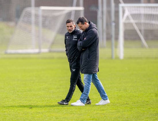 Fussball, Herren, Saison 2025 26, 2. Bundesliga, Hertha BSC, Training, v.l. Trainer Stefan Leitl (Hertha BSC), Sportdirektor Benjamin Weber (Hertha BSC), 24.03. 2026,