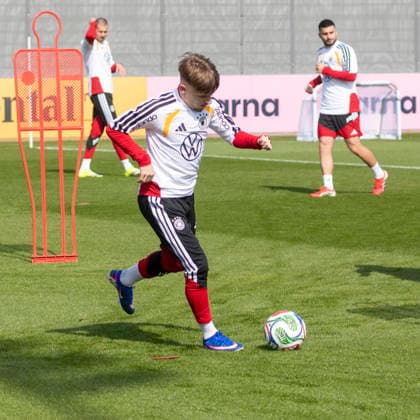 Reportage 24.03.2026 Erstes Training der Männer Fußball Nationalmannschaft bei adidas in Herzogenaurach vor den Länderspielen gegen die Schweiz und Ghana Neu bei der Nationalmannschaft: Lennart Karl Herzogenaurach Bayern Deutschland