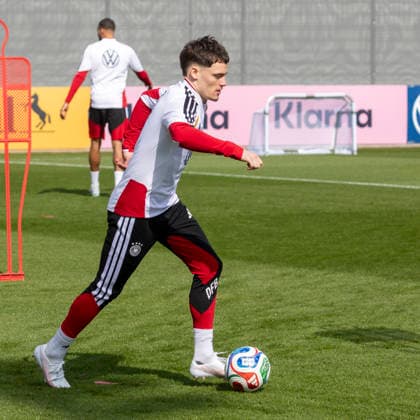 Reportage 24.03.2026 Erstes Training der Männer Fußball Nationalmannschaft bei adidas in Herzogenaurach vor den Länderspielen gegen die Schweiz und Ghana Florian Wirtz am Ball Herzogenaurach Bayern Deutschland
