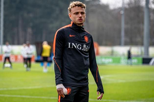 ZEIST - Noa Lang of the Netherlands with his thumb in a bandage during the training of the Dutch national football team at the KNVB Campus in the run-up to the World Cup friendly against Norway on March 24, 2026 in Zeist, the Netherlands. (Photo by Stefan Koops EYE4IMAGES DeFodi Images) -