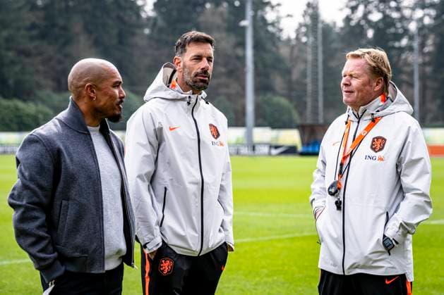 ZEIST - (lr) KNVB Director Nigel de Jong, Assistant Coach Ruud van Nistelrooij of the Netherlands national team, Nationalteam and Head Coach Ronald Koeman of the Netherlands national team during the training of the Dutch national football team at the KNVB Campus in the run-up to the World Cup friendly against Norway on March 24, 2026 in Zeist, the Netherlands. (Photo by Stefan Koops EYE4IMAGES DeFodi Images) -