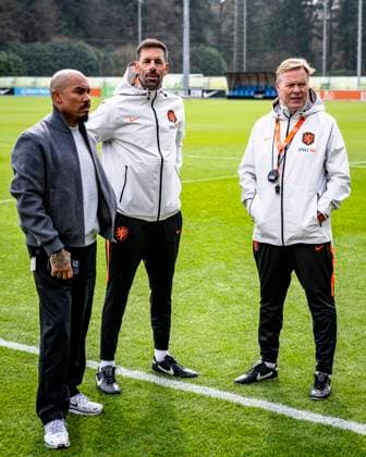 ZEIST - (lr) KNVB Director Nigel de Jong, Assistant Coach Ruud van Nistelrooij of the Netherlands national team, Nationalteam and Head Coach Ronald Koeman of the Netherlands national team during the training of the Dutch national football team at the KNVB Campus in the run-up to the World Cup friendly against Norway on March 24, 2026 in Zeist, the Netherlands. (Photo by Stefan Koops EYE4IMAGES DeFodi Images) -