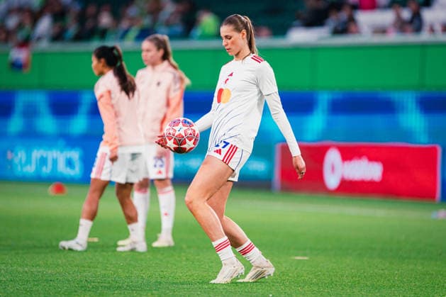 UWCL: VfL Wolfsburg vs. OL Lyonnes, 24.03.2026 Jule Brand (OL Lyon, 29) beim Aufwärmen; UEFA Women s Champions League, Viertelfinale, Hinspiel: VfL Wolfsburg vs. OL Lyonnes am 24.03.2026 in der Volkswagen Arena, Wolfsburg DFB DFL REGULATIONS PROHIBIT ANY USE OF PHOTOGRAPHS AS IMAGE SEQUENCES AND OR QUASI-VIDEO. Copyright: xBEAUTIFULxSPORTS Tonhäuserx