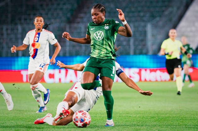 UWCL: VfL Wolfsburg vs. OL Lyonnes, 24.03.2026 Lineth Beerensteyn (VfL Wolfsburg, 9) gegen Wendie Renard (OL Lyon, 3); UEFA Women s Champions League, Viertelfinale, Hinspiel: VfL Wolfsburg vs. OL Lyonnes am 24.03.2026 in der Volkswagen Arena, Wolfsburg DFB DFL REGULATIONS PROHIBIT ANY USE OF PHOTOGRAPHS AS IMAGE SEQUENCES AND OR QUASI-VIDEO. Copyright: xBEAUTIFULxSPORTS Tonhäuserx