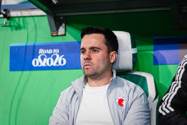 UWCL: VfL Wolfsburg vs. OL Lyonnes, 24.03.2026 Jonatan Giraldez (Trainer OL Lyon); UEFA Women s Champions League, Viertelfinale, Hinspiel: VfL Wolfsburg vs. OL Lyonnes am 24.03.2026 in der Volkswagen Arena, Wolfsburg DFB DFL REGULATIONS PROHIBIT ANY USE OF PHOTOGRAPHS AS IMAGE SEQUENCES AND OR QUASI-VIDEO. Copyright: xBEAUTIFULxSPORTS Tonhäuserx
