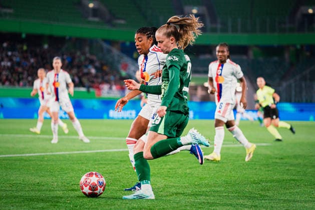 UWCL: VfL Wolfsburg vs. OL Lyonnes, 24.03.2026 Vivien Endemann (VfL Wolfsburg, 25) am Ball; UEFA Women s Champions League, Viertelfinale, Hinspiel: VfL Wolfsburg vs. OL Lyonnes am 24.03.2026 in der Volkswagen Arena, Wolfsburg DFB DFL REGULATIONS PROHIBIT ANY USE OF PHOTOGRAPHS AS IMAGE SEQUENCES AND OR QUASI-VIDEO. Copyright: xBEAUTIFULxSPORTS Tonhäuserx