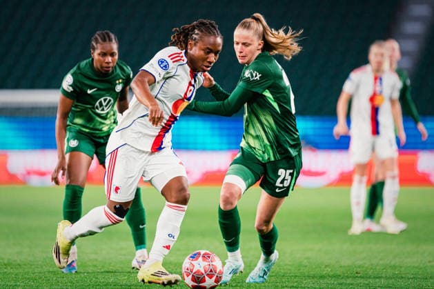 UWCL: VfL Wolfsburg vs. OL Lyonnes, 24.03.2026 Melchie Dumornay (OL Lyon, 6) gegen Vivien Endemann (VfL Wolfsburg, 25); UEFA Women s Champions League, Viertelfinale, Hinspiel: VfL Wolfsburg vs. OL Lyonnes am 24.03.2026 in der Volkswagen Arena, Wolfsburg DFB DFL REGULATIONS PROHIBIT ANY USE OF PHOTOGRAPHS AS IMAGE SEQUENCES AND OR QUASI-VIDEO. Copyright: xBEAUTIFULxSPORTS Tonhäuserx